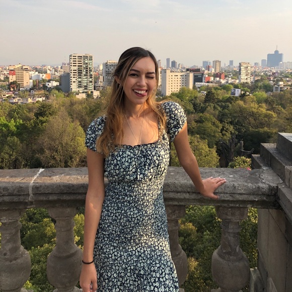 Meet your Posher, Sarah - Picture 2 of 2